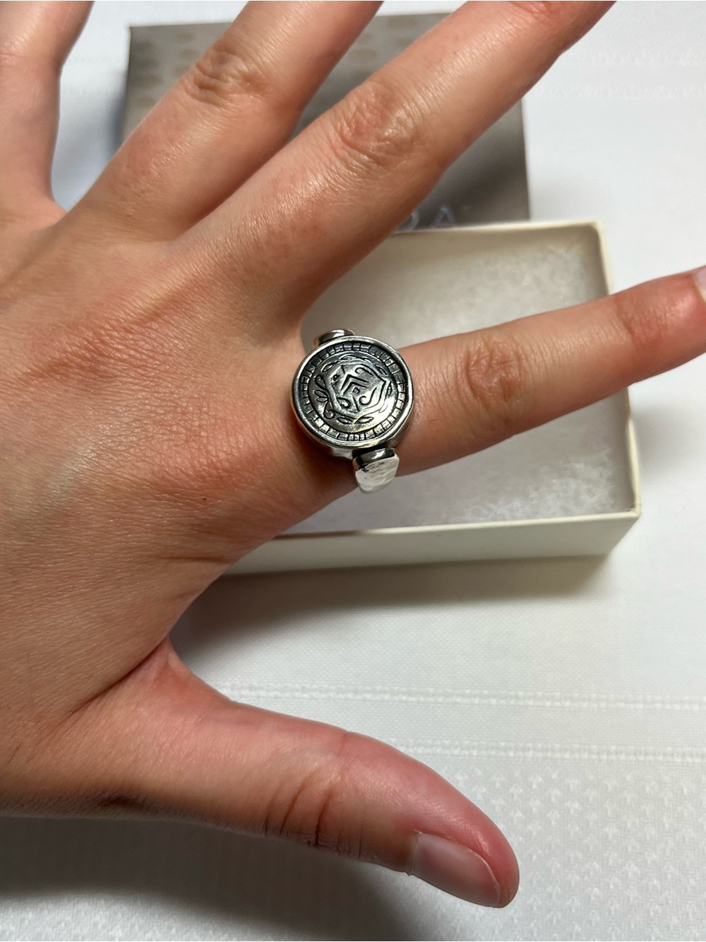 New SILPADA sterling silver Flipside Coin Ring
925 TH
Size 7.75